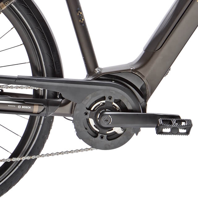 Focus on Bosch Active Line Plus motor of the eT01 D10 Powertube Peugeot bike