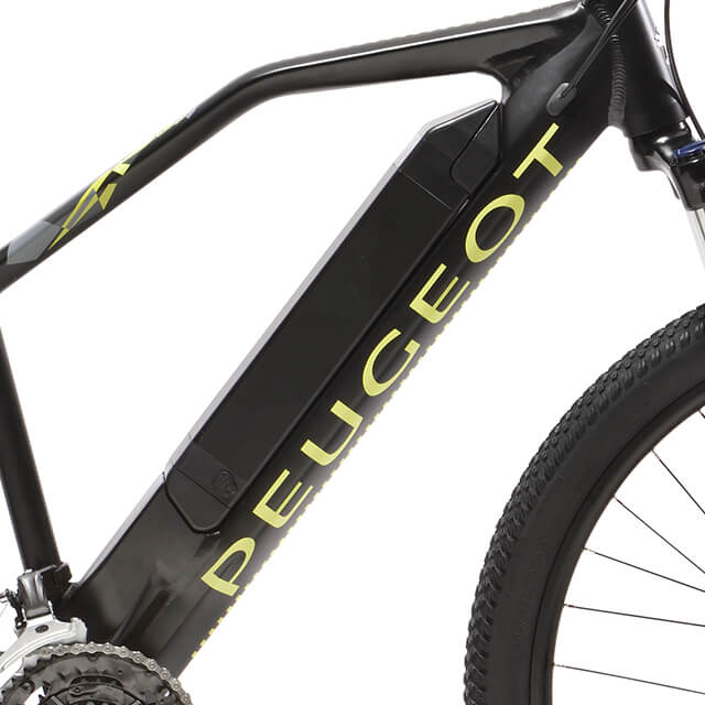 Focus on hydroformed frame semi integrated battery of the eM03 27.5 Peugeot bike
